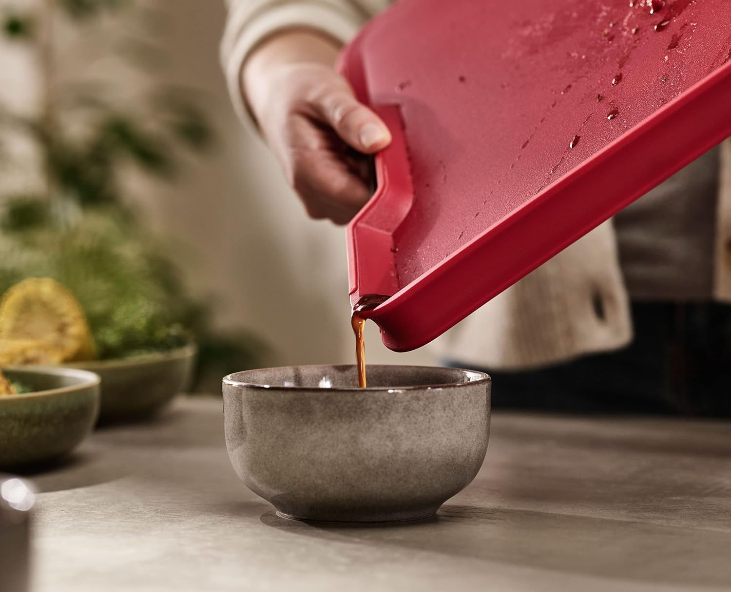 Joseph Joseph Cut&Carve Plus - Non-Slip, Multi-Function, Double-Sided Cutting Board for Food Preparation and Carving- Dishwasher Safe, Red - Image 5